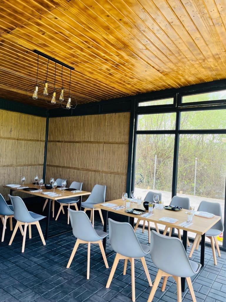 Sun Garden Glamping Domes Hotel Calimanesti Exterior photo