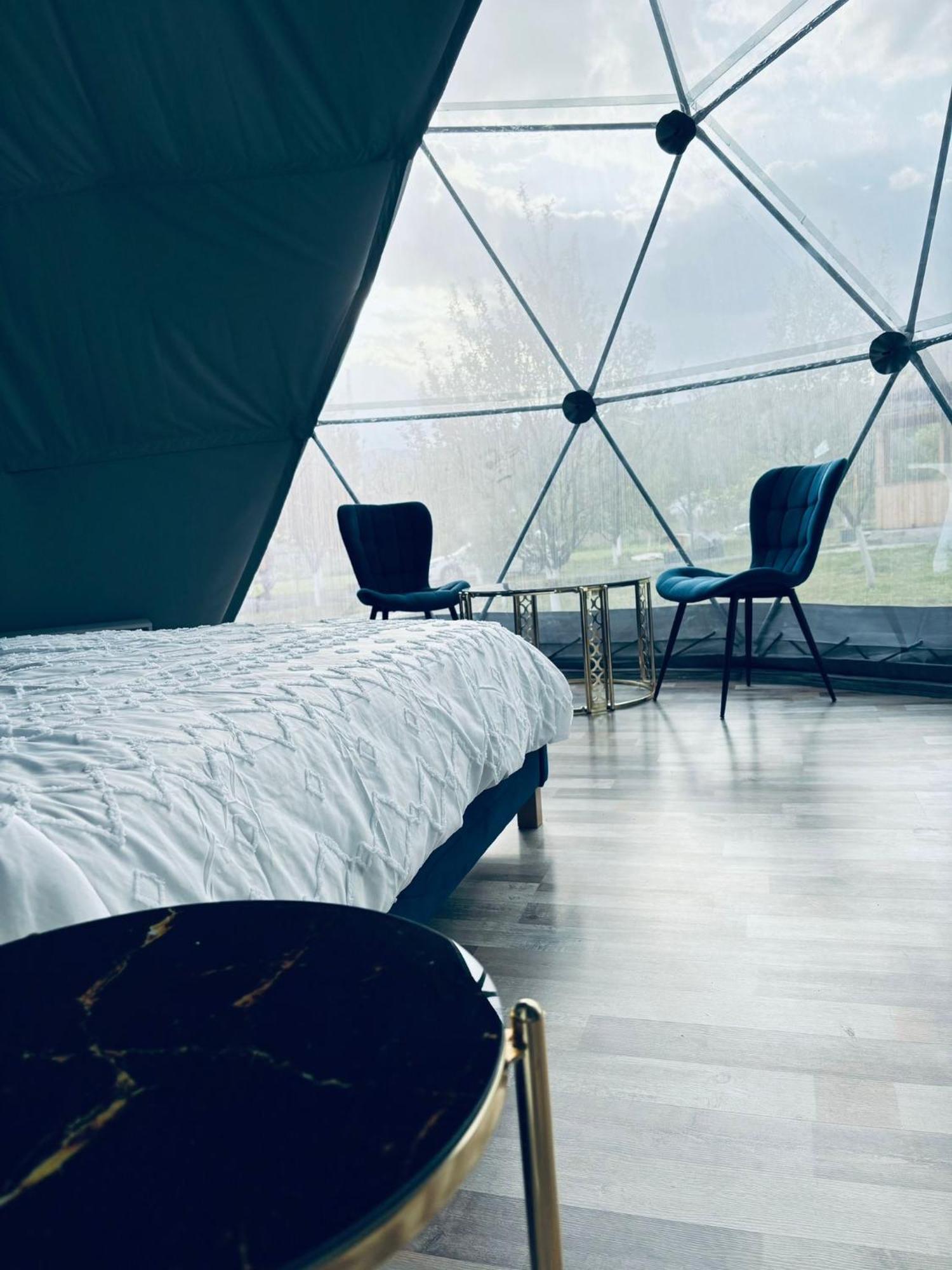 Sun Garden Glamping Domes Hotel Calimanesti Exterior photo