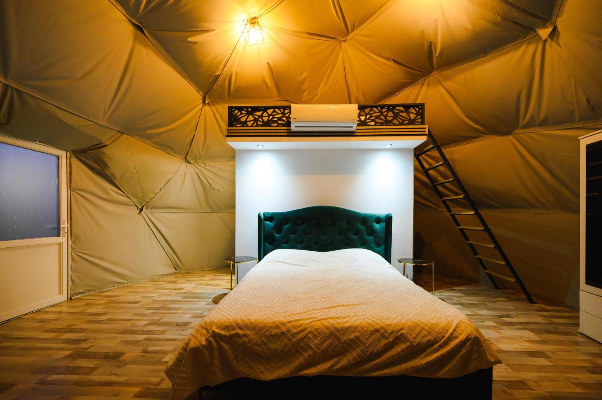 Sun Garden Glamping Domes Hotel Calimanesti Exterior photo
