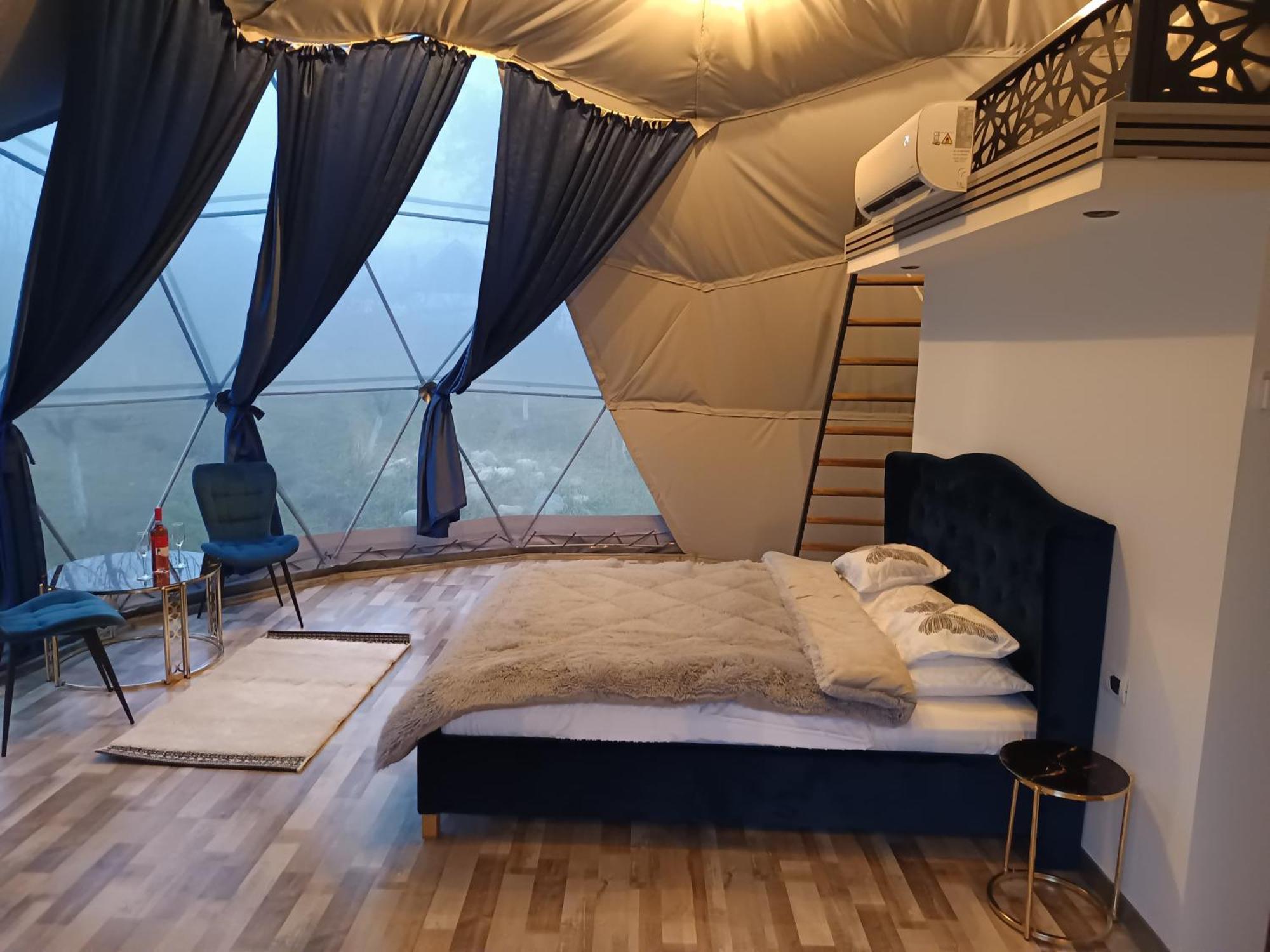 Sun Garden Glamping Domes Hotel Calimanesti Exterior photo