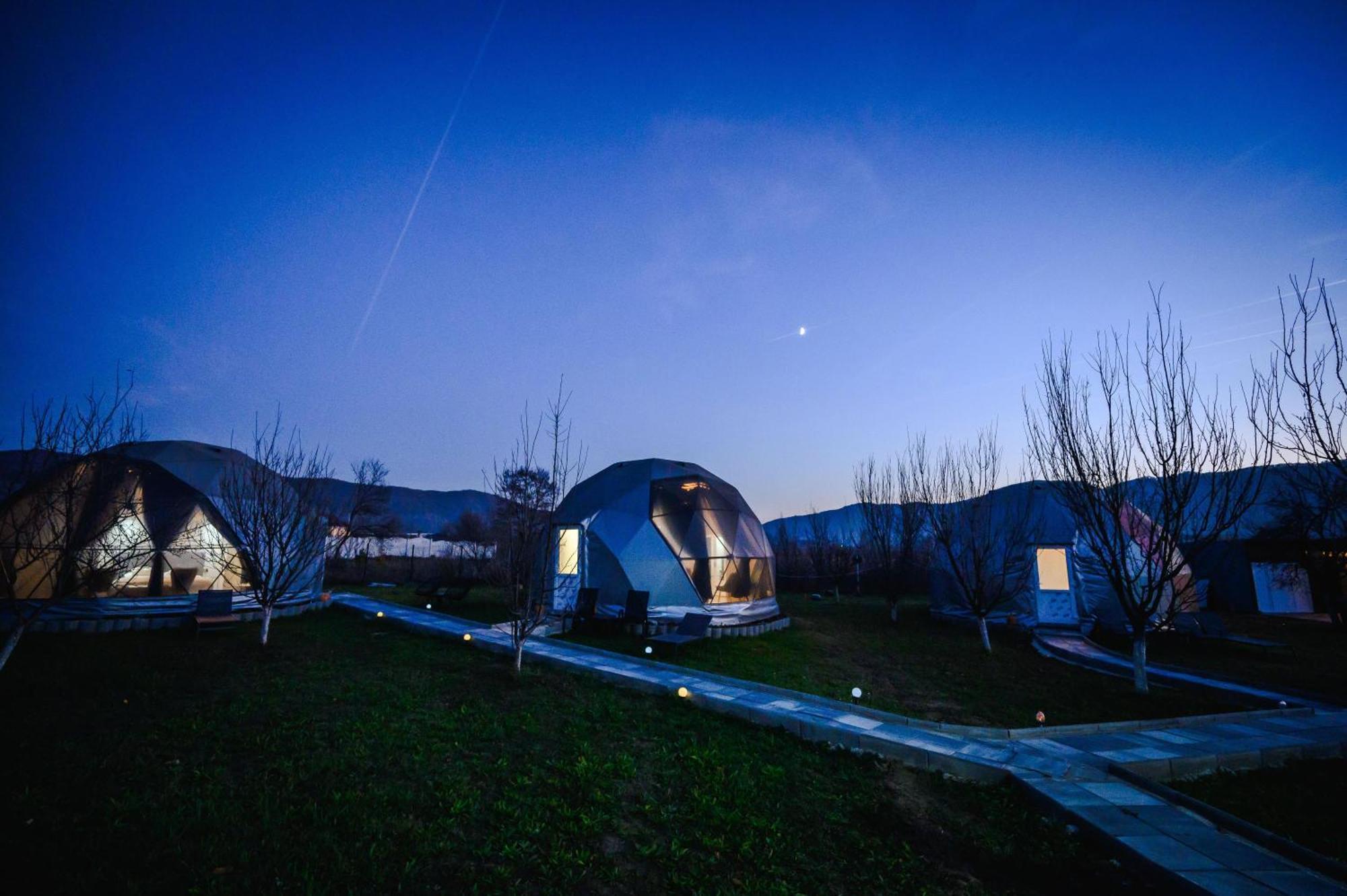Sun Garden Glamping Domes Hotel Calimanesti Exterior photo