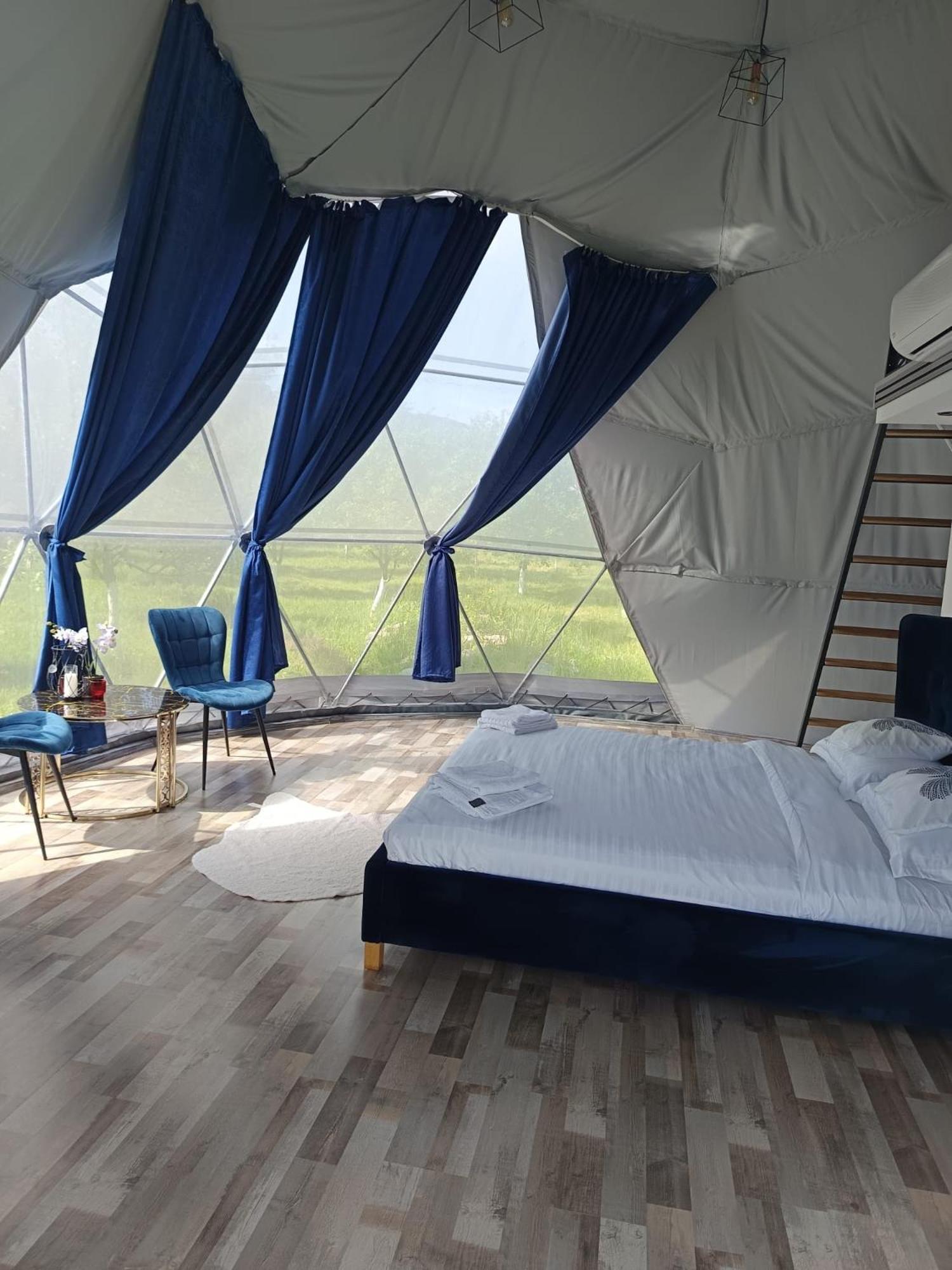 Sun Garden Glamping Domes Hotel Calimanesti Exterior photo